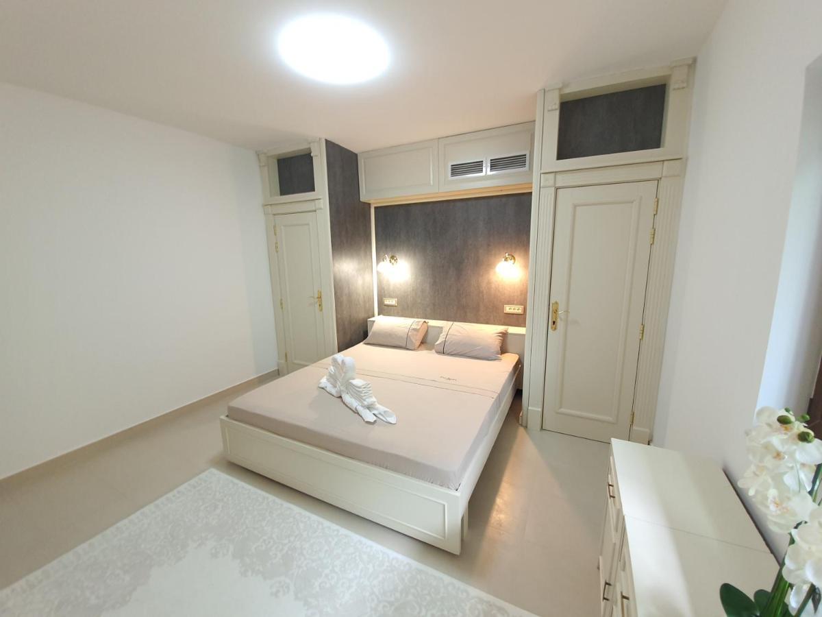 Clive Apartments Kotor Exterior photo