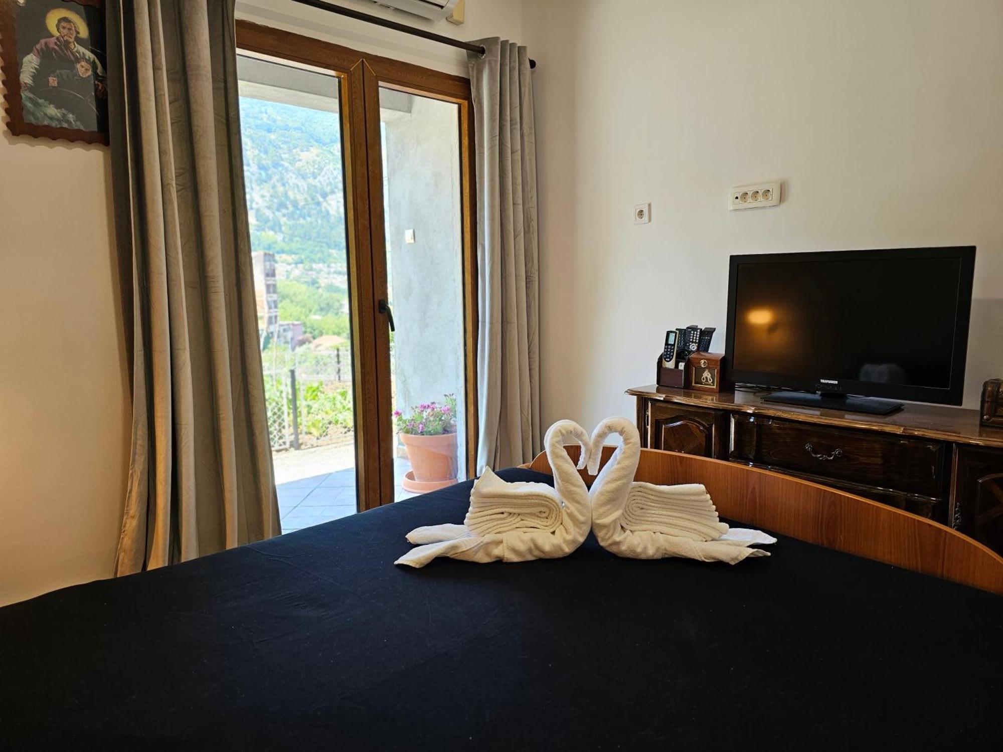 Clive Apartments Kotor Exterior photo